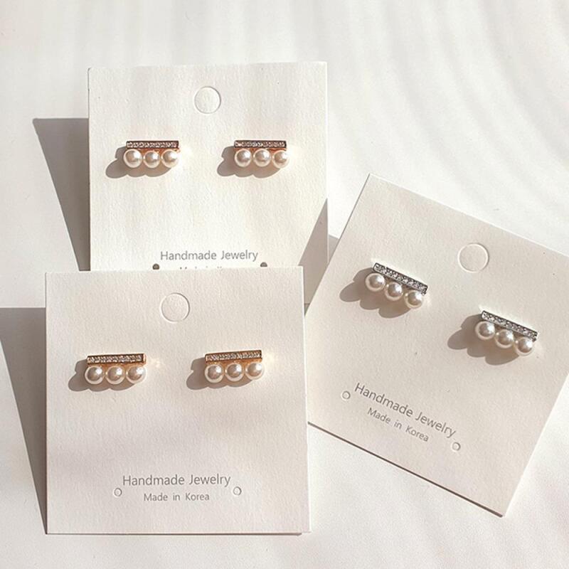Women s Simple Petite Triple Pearl Mini Earrings A31877_Gold
Women s Simple Petite Triple Pearl Mini Earrings A31877_Gold