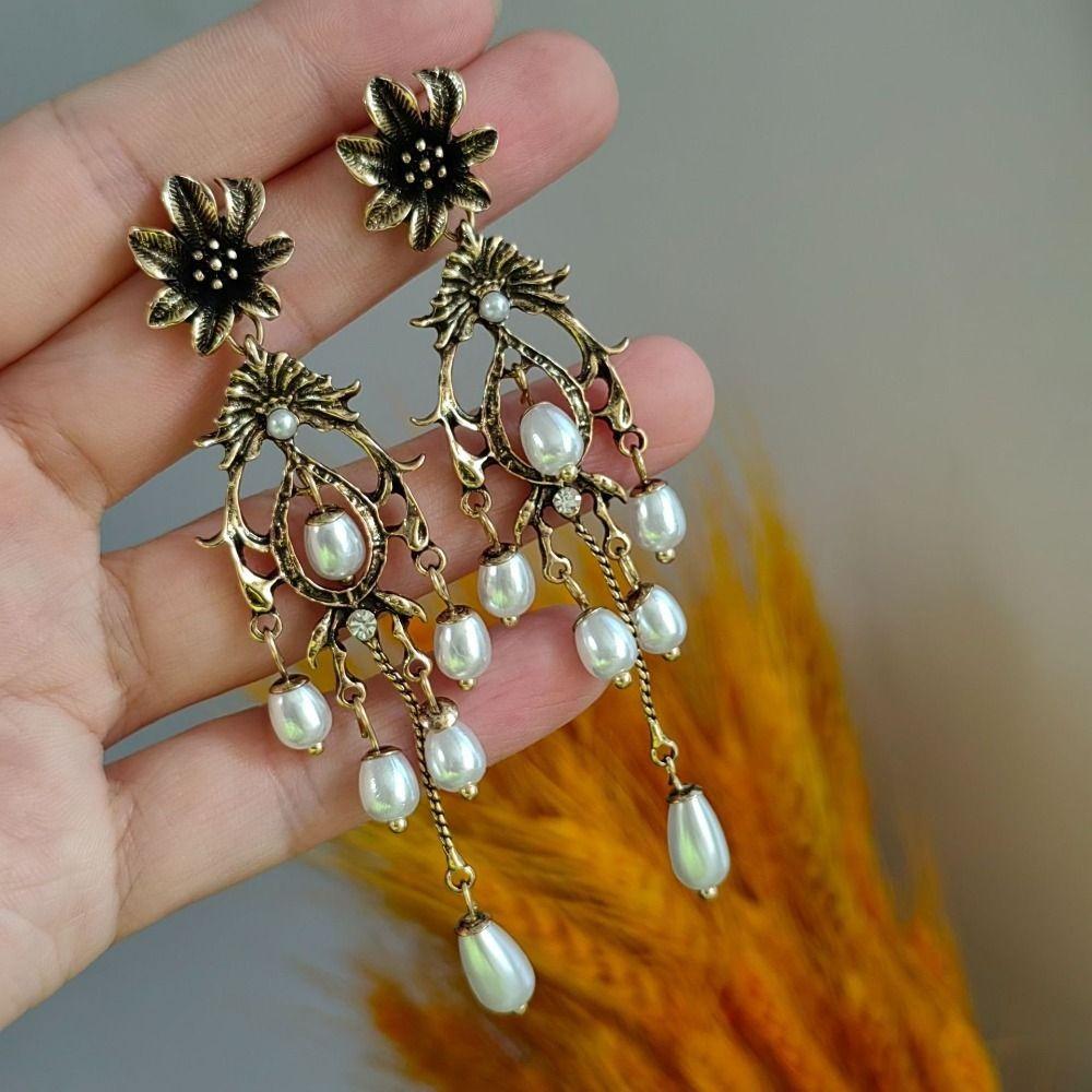 Waterdrop Shape Vintage Metal Earrings Exquisite Flower Stud Earrings Pearl Drop Earrings Party Gold Pearl
Waterdrop Shape Vintage Metal Earrings Exquisite Flower Stud Earrings Pearl Drop Earrings Party Gold Pearl