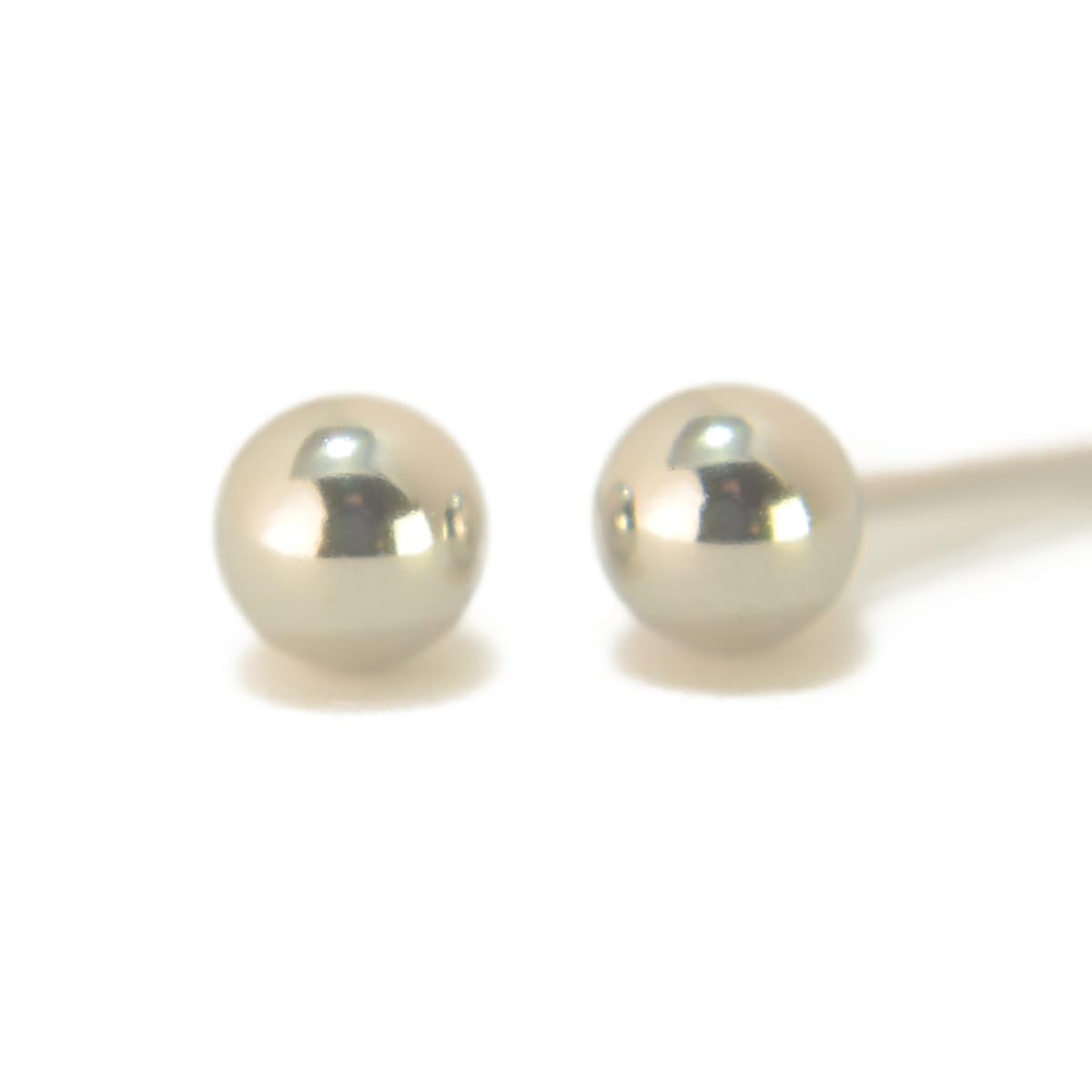 Pt900 Platinum Round Ball Earrings 4mm Ball Earrings Platinum 1 Pair for Both Ears Made in Japan Nickel Free Yokomountain (Silicone Back)
Pt900 Platinum Round Ball Earrings 4mm Ball Earrings Platinum 1 Pair for Both Ears Made in Japan Nickel Free Yokomountain (Silicone Back)