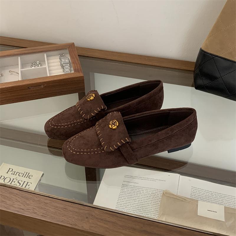 Mi Ting retro camellia one-pedal loafers women s old money wind soft-soled Doudou shoes versatile shallow mouth single shoes 40 коричневий
Mi Ting retro camellia one-pedal loafers women s old money wind soft-soled Doudou shoes versatile shallow mouth single shoes 40 коричневий