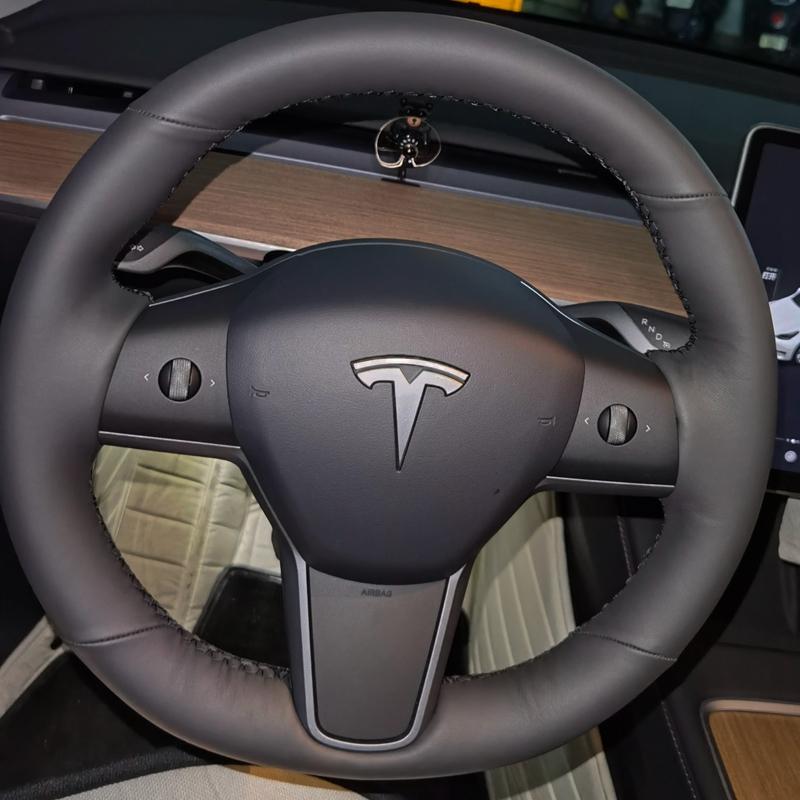 Оплетка рулевого колеса автомобиля на заказ, дышащая натуральная кожа, 100% подходит для Tesla Model 3 2017-автомобильный интерьер
Оплетка рулевого колеса автомобиля на заказ, дышащая натуральная кожа, 100% подходит для Tesla Model 3 2017-автомобильный интерьер
