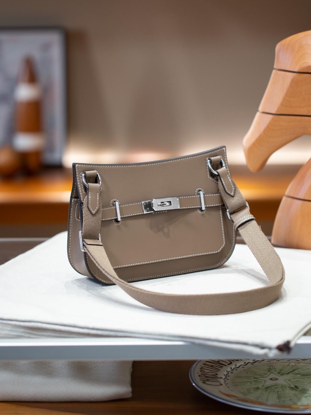 Міні високоякісна модна сумка через плече з натуральної шкіри телячої шкіри 23cm сірий
Міні високоякісна модна сумка через плече з натуральної шкіри телячої шкіри 23cm сірий