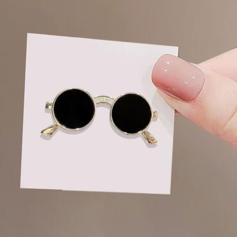 Glasses Brooch Anti-exposure Cardigan Pin: Trendy 2026 Style for Men s Suits & Women s High-grade Clothing Accessories
Glasses Brooch Anti-exposure Cardigan Pin: Trendy 2026 Style for Men s Suits & Women s High-grade Clothing Accessories