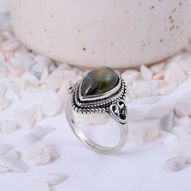 Labradorite Statement Ring, Oxidized Silver Tribal Boho Jewelry, Large Protection Stone Ring, Unique Rustic Unisex Gift, Handmade Pointed Ring 12 срібний
Labradorite Statement Ring, Oxidized Silver Tribal Boho Jewelry, Large Protection Stone Ring, Unique Rustic Unisex Gift, Handmade Pointed Ring 12 срібний