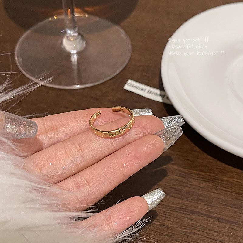 Кольцо с корейским цирконом и капельной глазурью: Регулируемый модный открытый указательный палец
Кольцо с корейским цирконом и капельной глазурью: Регулируемый модный открытый указательный палец