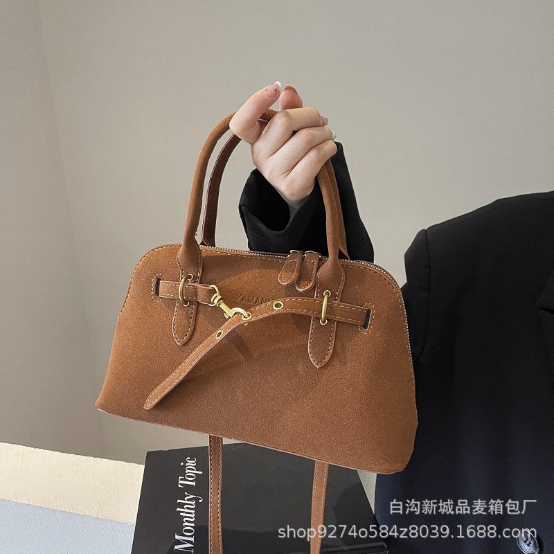 Bags autumn and winter women s versatile handbags 2025 new niche fashion matte shell bags simple messenger bags
Bags autumn and winter women s versatile handbags 2025 new niche fashion matte shell bags simple messenger bags