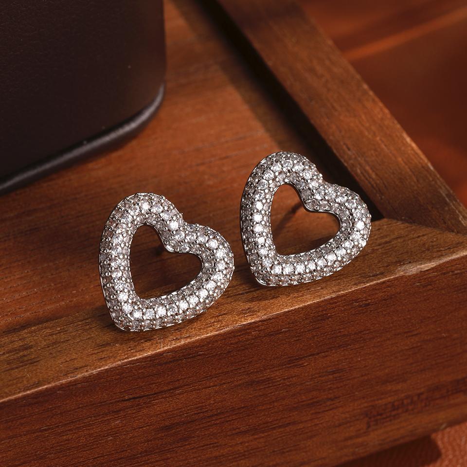 ZAKOL Gorgeous Micro-intact Zircon Hollow Heart Stud Earrings for Women Shining Niche Design Wedding Ear Accessories
ZAKOL Gorgeous Micro-intact Zircon Hollow Heart Stud Earrings for Women Shining Niche Design Wedding Ear Accessories