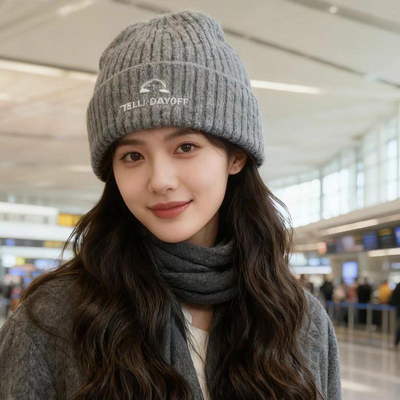 Knitted hat women s Korean version of fashion pullover hat embroidery versatile ear protection beanie hat man M(56-58cm)
Knitted hat women s Korean version of fashion pullover hat embroidery versatile ear protection beanie hat man M(56-58cm)