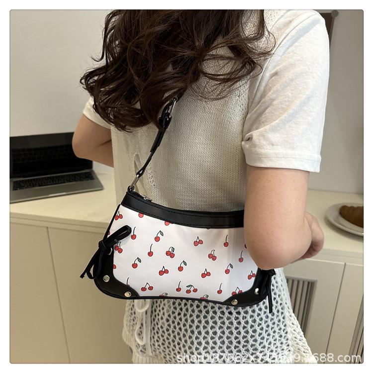 Autumn Cherry Print Shoulder Handbag for Girls: Fashionable Texture & Trendy Design красный
Autumn Cherry Print Shoulder Handbag for Girls: Fashionable Texture & Trendy Design красный