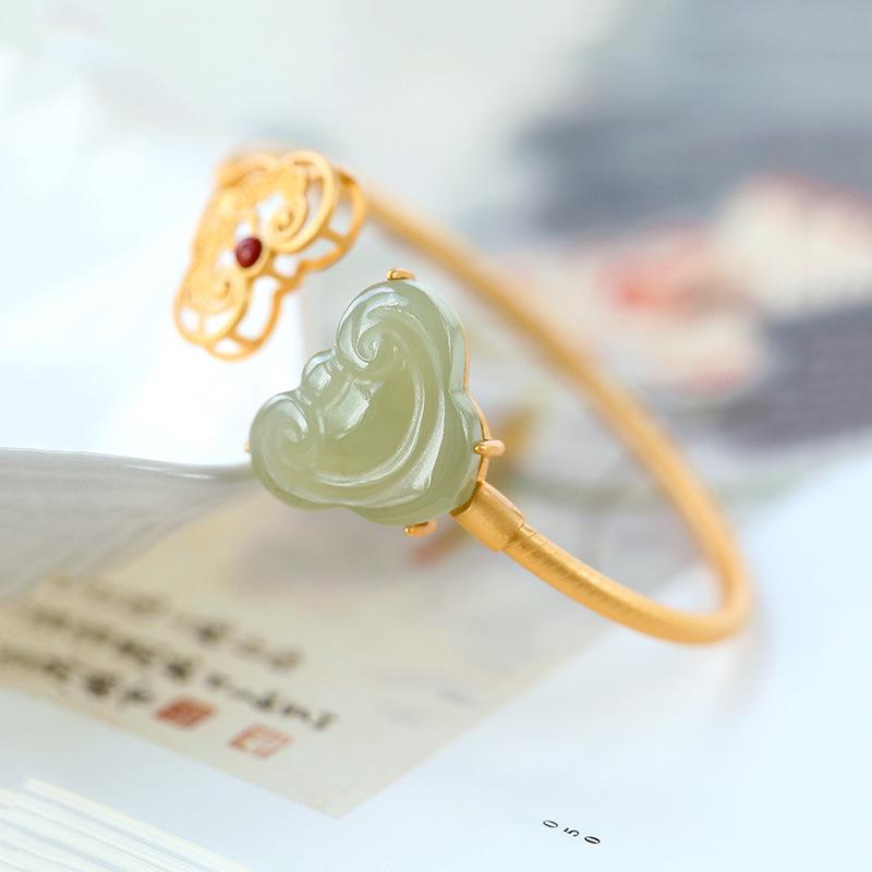 Retro Court Style Green Ruyi Bangle: Natural Imitation Hetian Jade with Auspicious Cloud Design for Women 52-56mm / 18cm
Retro Court Style Green Ruyi Bangle: Natural Imitation Hetian Jade with Auspicious Cloud Design for Women 52-56mm / 18cm