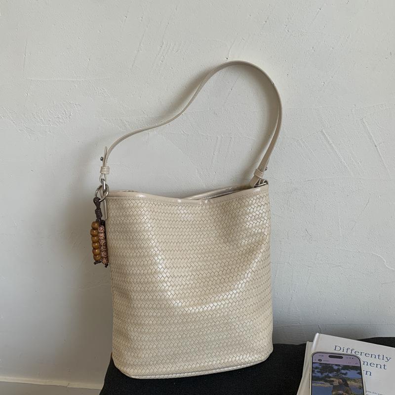 Внешнеторговая женская осенняя новинка 2025 года плетеная сумка-багет через плечо, ретро сумка-ведро, популярная универсальная сумка-мессенджер 30*12*28
Внешнеторговая женская осенняя новинка 2025 года плетеная сумка-багет через плечо, ретро сумка-ведро, популярная универсальная сумка-мессенджер 30*12*28