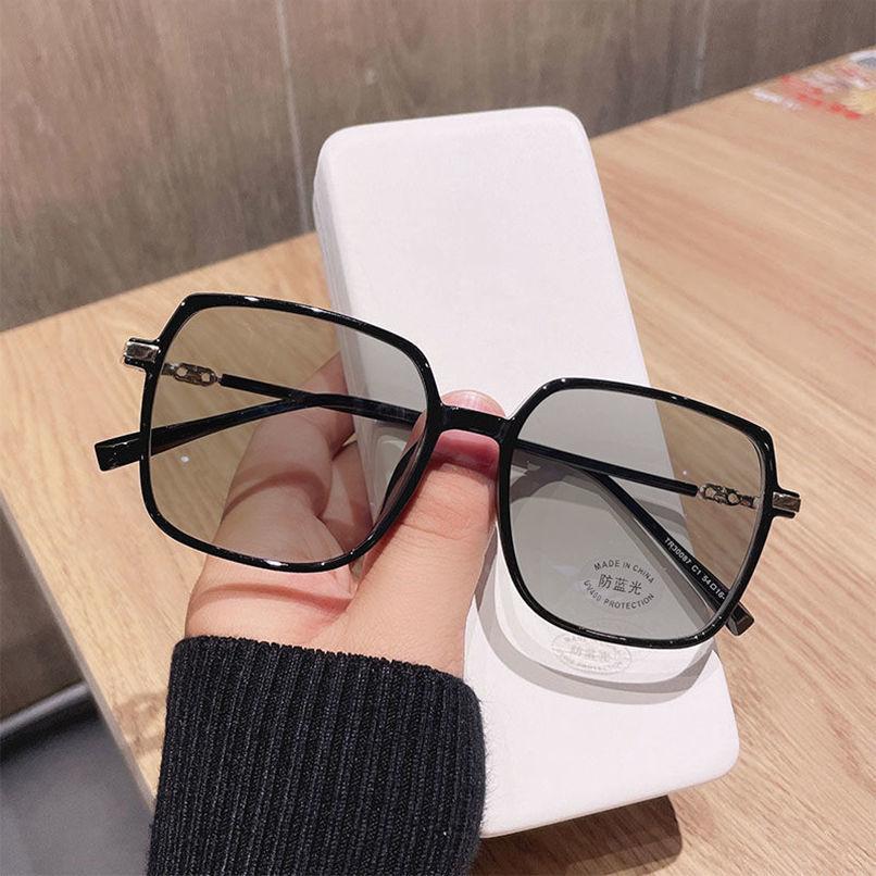 Anti Blue Light Glasses Photosensitive Color Changing Sunglasses Retro Anti Radiation Myopia Glasses Degree 0 - 6.0 -600
Anti Blue Light Glasses Photosensitive Color Changing Sunglasses Retro Anti Radiation Myopia Glasses Degree 0 - 6.0 -600