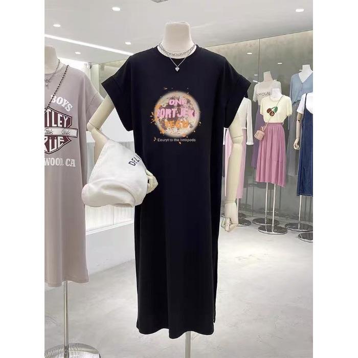 A New Summer T-shirt Dress with Letter-printed Side Slits That Covers The Belly and Makes One Look Slimmer for Loose and Laid-back Women M чорний
A New Summer T-shirt Dress with Letter-printed Side Slits That Covers The Belly and Makes One Look Slimmer for Loose and Laid-back Women M чорний