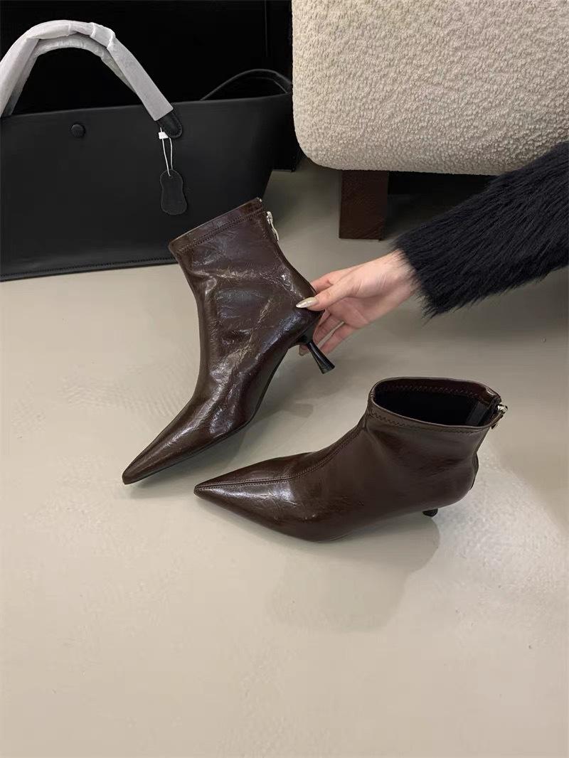 2025 autumn and winter new temperament fashionable versatile pointed high heel fashion short boots rear zipper thin heel elastic thin boots 39
2025 autumn and winter new temperament fashionable versatile pointed high heel fashion short boots rear zipper thin heel elastic thin boots 39