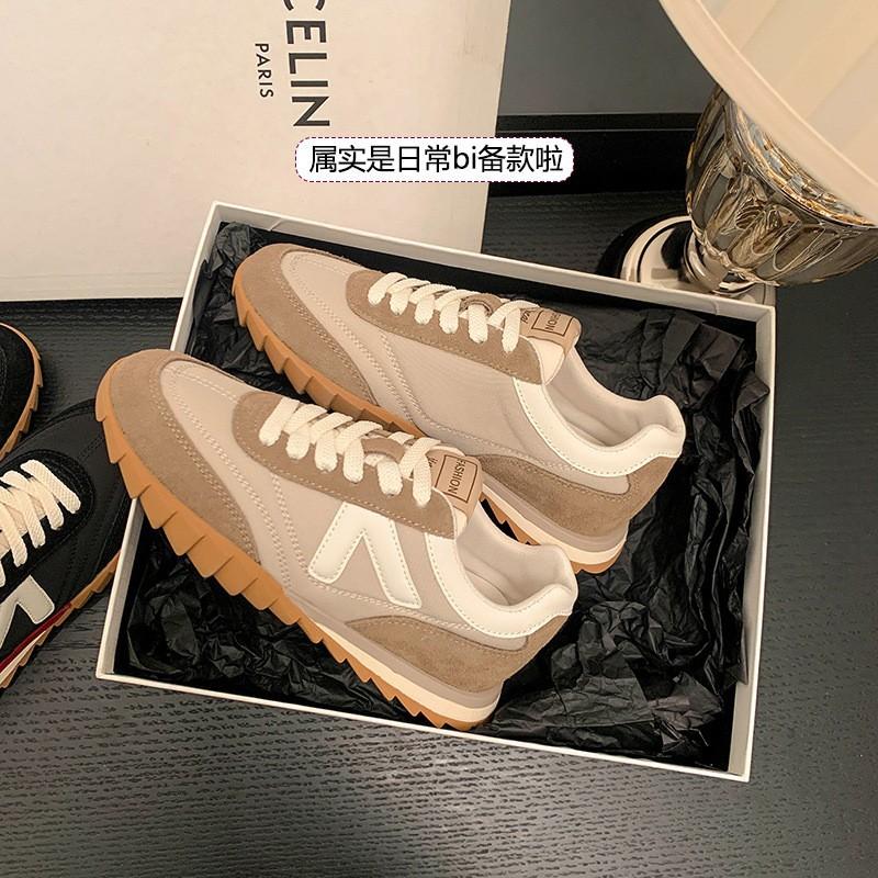 Весна 2025 матовая коровья кожа повседневные универсальные немецкие тренировочные туфли сочетание цветов шнуровка спортивная обувь обувь в стиле колледжа 40
Весна 2025 матовая коровья кожа повседневные универсальные немецкие тренировочные туфли сочетание цветов шнуровка спортивная обувь обувь в стиле колледжа 40