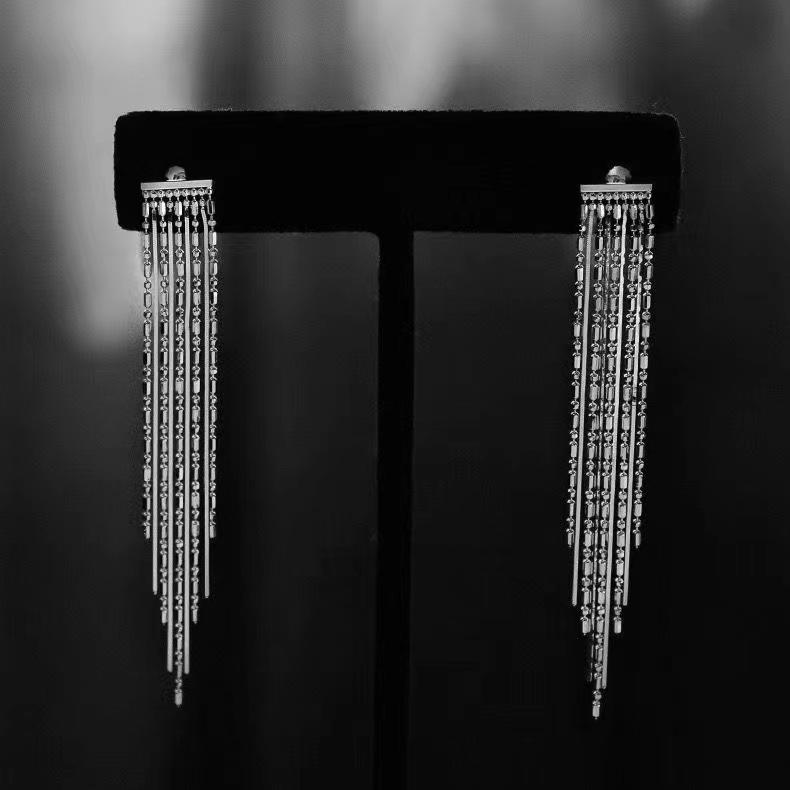 Long Women s Fashionable Trendy Earrings with Explosive Temperament, Exaggerated Tassel Earrings, Anti Allergic and Versatile Chain
Long Women s Fashionable Trendy Earrings with Explosive Temperament, Exaggerated Tassel Earrings, Anti Allergic and Versatile Chain