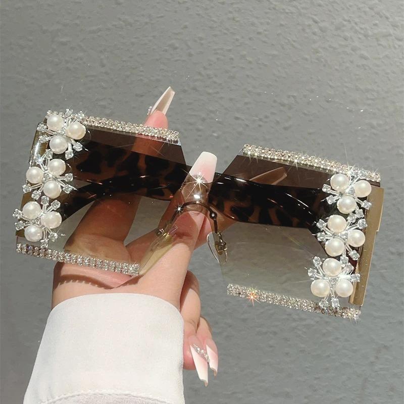 Oversized Vintage y2k Rimless Diamond Sunglasses Women Luxury Brand Designer Popular Punk Flower Rhinestone Crystal Shades UV400
Oversized Vintage y2k Rimless Diamond Sunglasses Women Luxury Brand Designer Popular Punk Flower Rhinestone Crystal Shades UV400