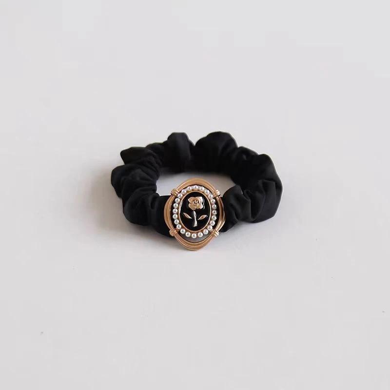 1/2pcs Ins Simple Satin Bow Hair Ring Rose Hairband Temperament Versatile Bun Head Accessory Black White
1/2pcs Ins Simple Satin Bow Hair Ring Rose Hairband Temperament Versatile Bun Head Accessory Black White