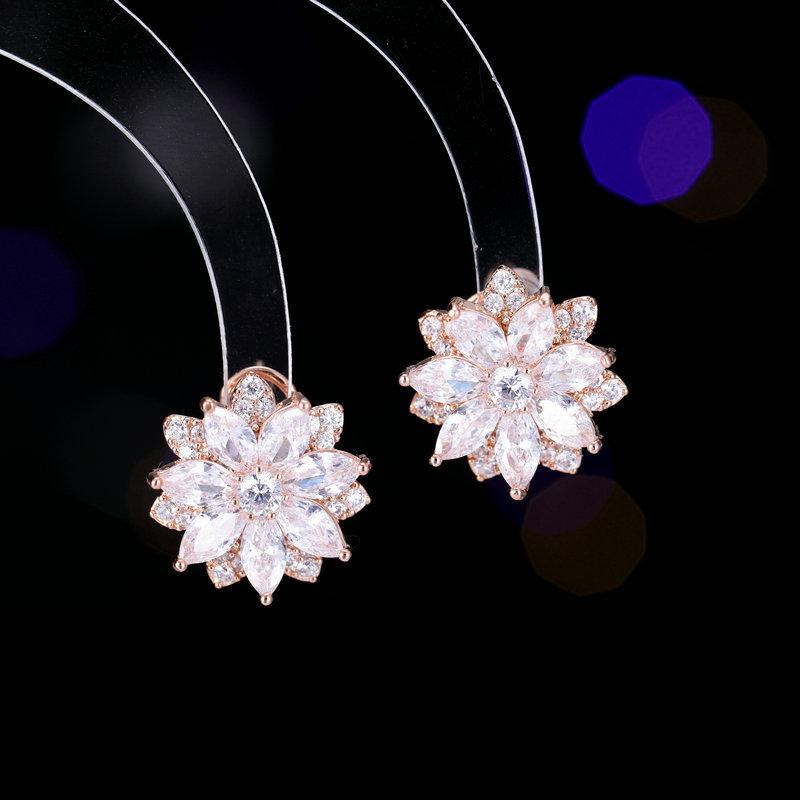 Women s Light Luxury Design Elegant Double-Layer Flower Earrings Fashionable And Versatile Niche Design Earrings
Women s Light Luxury Design Elegant Double-Layer Flower Earrings Fashionable And Versatile Niche Design Earrings