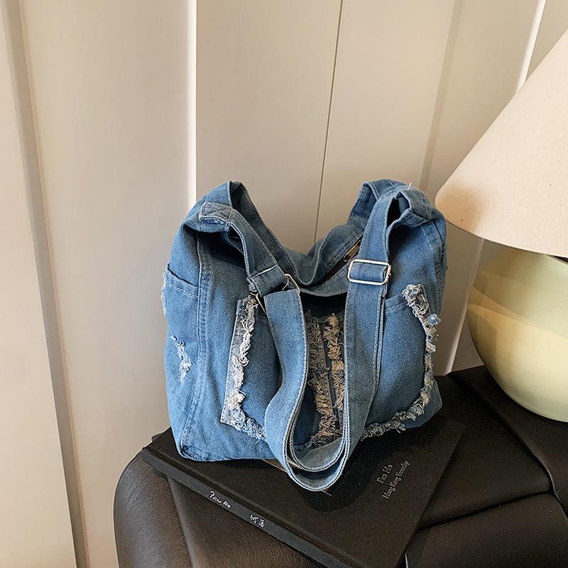 New Large Capacity Women s Crossbody Bag Trendy Fashion Single Shoulder Bag for Daily Commute світло-синій колір
New Large Capacity Women s Crossbody Bag Trendy Fashion Single Shoulder Bag for Daily Commute світло-синій колір