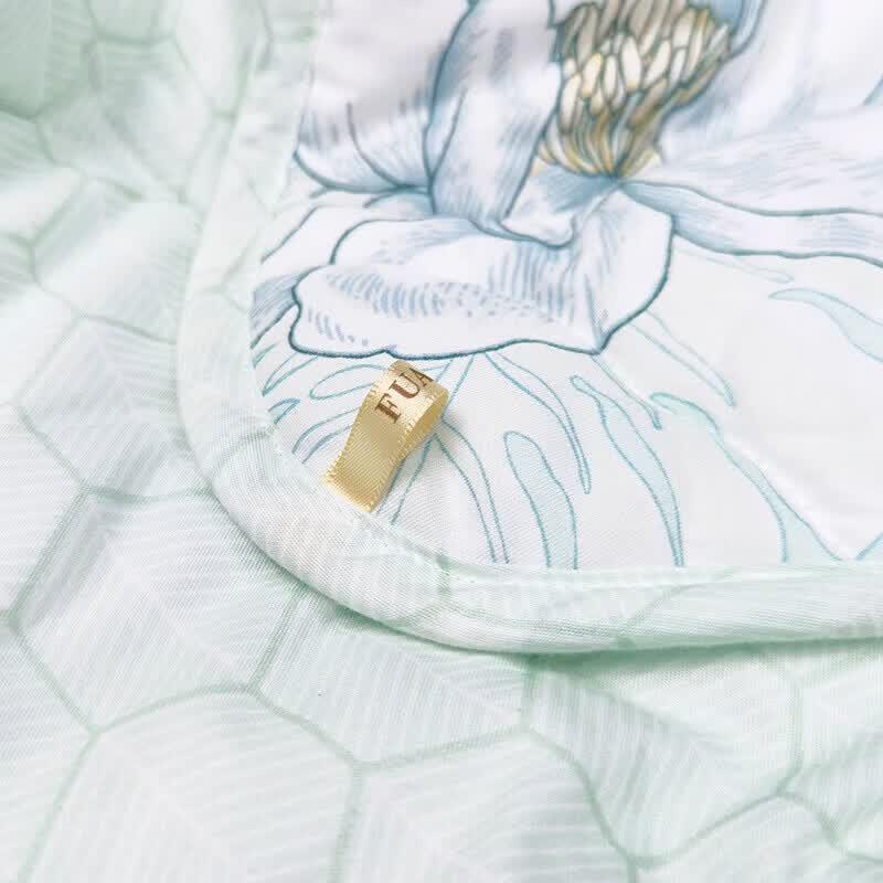 FUANNA Printed Antibacterial Summer Comforter
FUANNA Printed Antibacterial Summer Comforter