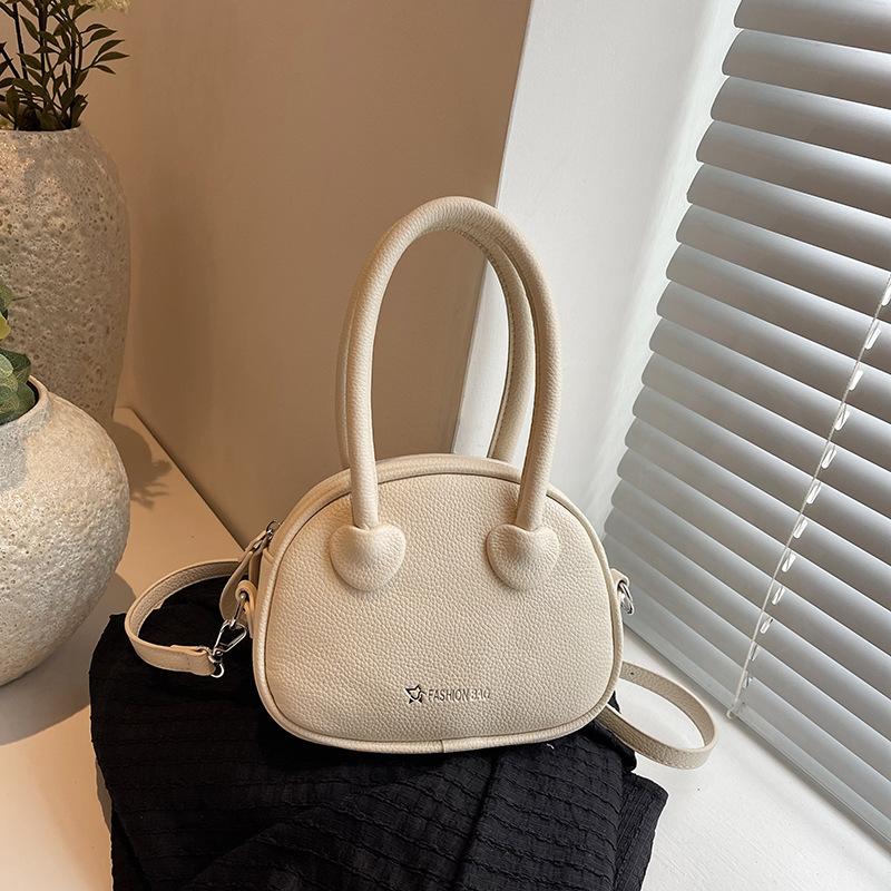 New personalized trend handbag shoulder bag messenger bag casual solid color spring and summer daily bag
New personalized trend handbag shoulder bag messenger bag casual solid color spring and summer daily bag