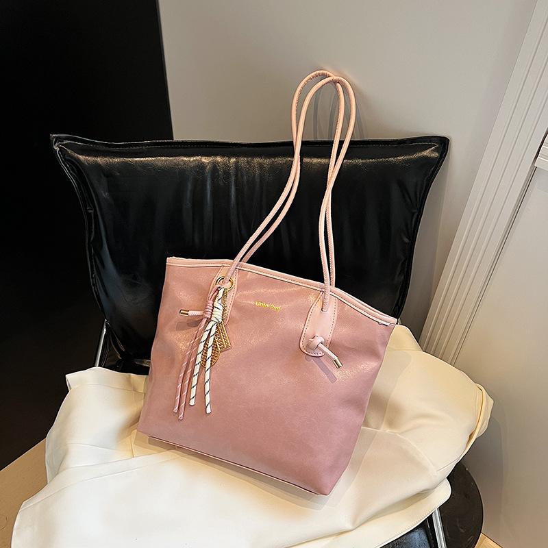 Premium textured small bag women s 2025 new fashion commuter versatile shoulder underarm bag summer portable tote bag single bag розовый
Premium textured small bag women s 2025 new fashion commuter versatile shoulder underarm bag summer portable tote bag single bag розовый