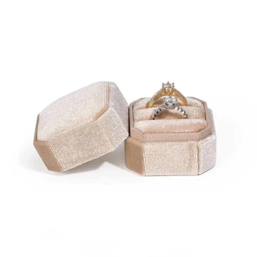 Durable Exquisite Octagon Square Ring Display Box With Detachable Lid Velvet Jewelry Box Double Ring Storage Box бежевый
Durable Exquisite Octagon Square Ring Display Box With Detachable Lid Velvet Jewelry Box Double Ring Storage Box бежевый