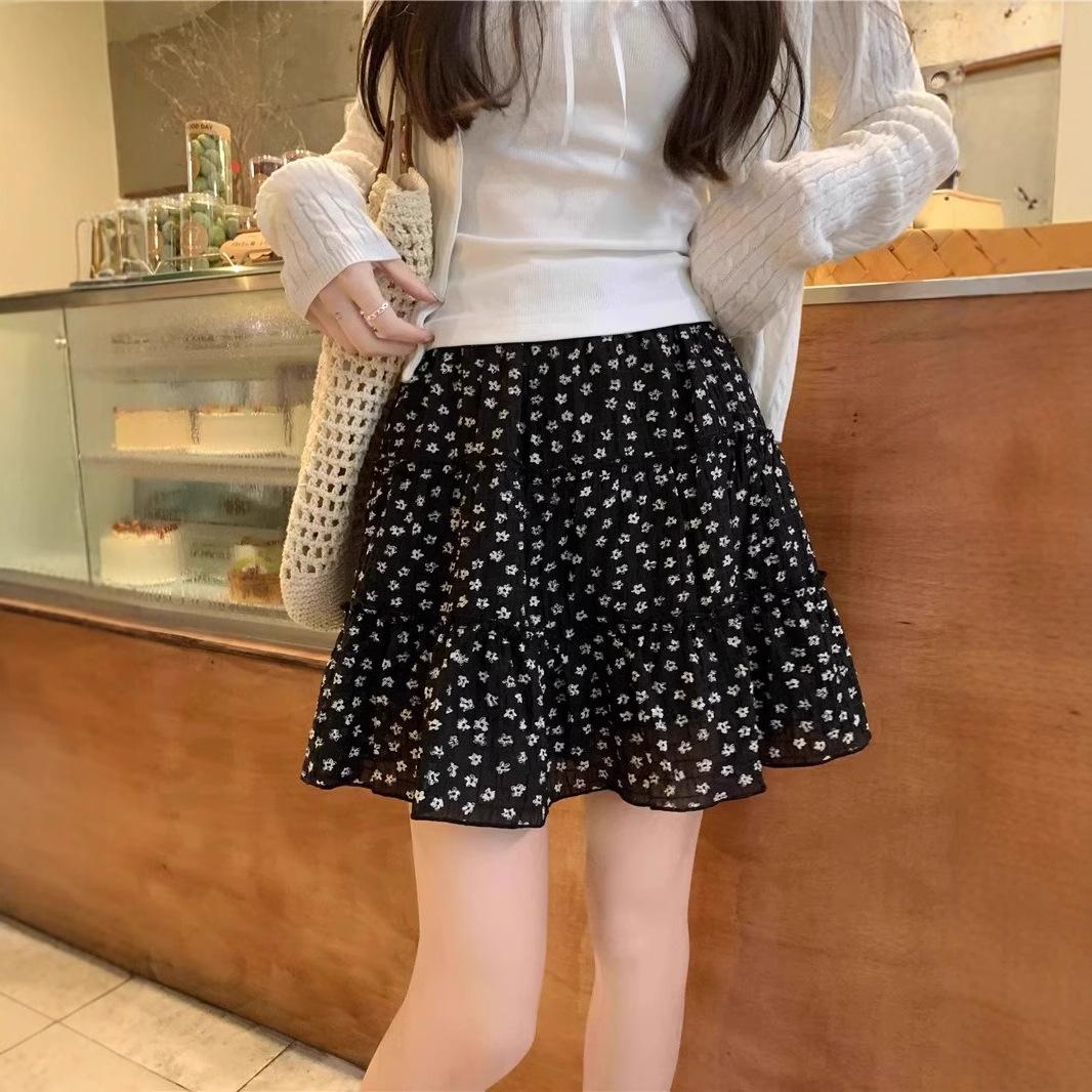 Floral Black A-Line High Waist Midi Skirt for Petite Women - Sweet Summer Cake Style Small
Floral Black A-Line High Waist Midi Skirt for Petite Women - Sweet Summer Cake Style Small