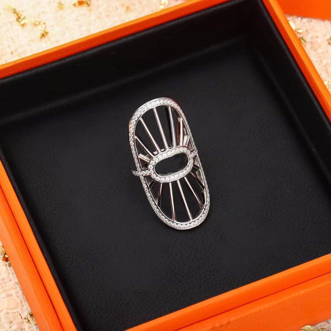 Высокое Качество Классическая Европа Распродажа Продажа Новинка 2023 Высочайшее Качество Известный Европейский Горячий Бренд Ювелирные Кольца Для Женщин Циркон Свадебный Подарок 8
Высокое Качество Классическая Европа Распродажа Продажа Новинка 2023 Высочайшее Качество Известный Европейский Горячий Бренд Ювелирные Кольца Для Женщин Циркон Свадебный Подарок 8