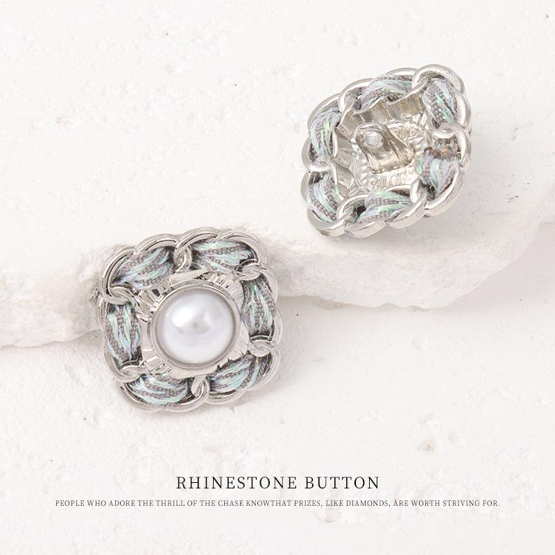 5pcs Square Metal Pearl Rope Button High-End Small Fragrant Style Button Coat Coat Trench Coat Sweater Button Diagonal 20mm Silver + Grey
5pcs Square Metal Pearl Rope Button High-End Small Fragrant Style Button Coat Coat Trench Coat Sweater Button Diagonal 20mm Silver + Grey