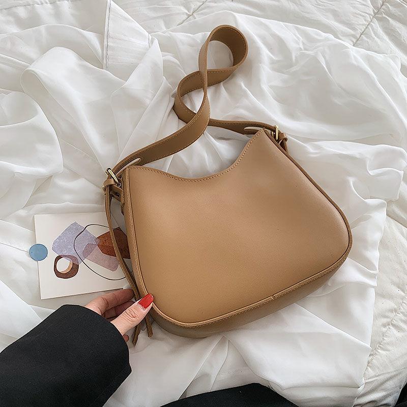 Premium sense bucket bag women s niche underarm bag 2025 new trendy fashion retro shoulder bag versatile messenger bag No specification хаки
Premium sense bucket bag women s niche underarm bag 2025 new trendy fashion retro shoulder bag versatile messenger bag No specification хаки