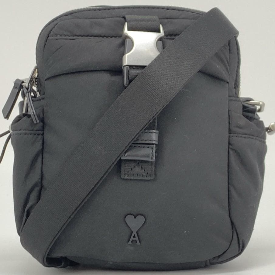 AMI Paris de Coeur Mini Shoulder Crossbody Pocket Bag Nylon Polyester Leather Black Logo Mark Women s Men s Unisex
AMI Paris de Coeur Mini Shoulder Crossbody Pocket Bag Nylon Polyester Leather Black Logo Mark Women s Men s Unisex