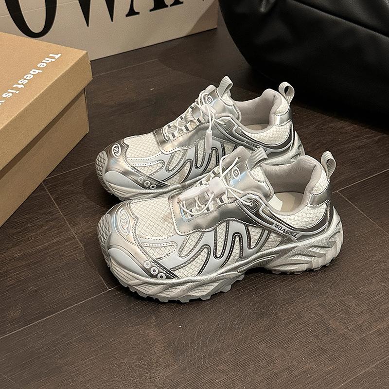 Casual retro breathable mesh German training shoes women s summer fashion versatile color matching design comfortable sports running shoes 40 серебряный
Casual retro breathable mesh German training shoes women s summer fashion versatile color matching design comfortable sports running shoes 40 серебряный