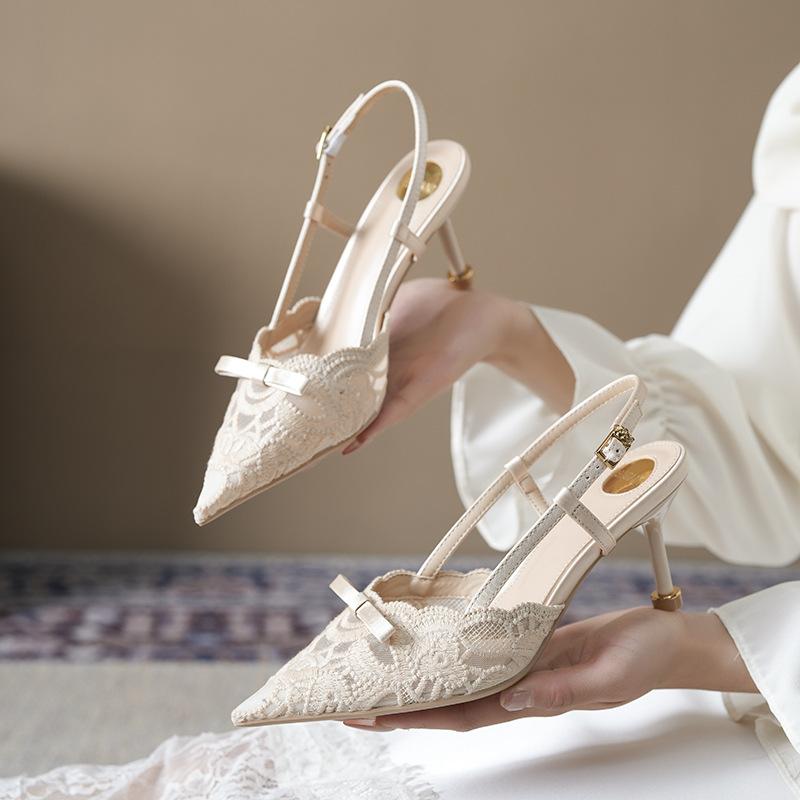 Temperament bow embroidery lace pointed head thin heel high heel single shoes back trip bag head sandals summer 40 абрикосовий
Temperament bow embroidery lace pointed head thin heel high heel single shoes back trip bag head sandals summer 40 абрикосовий