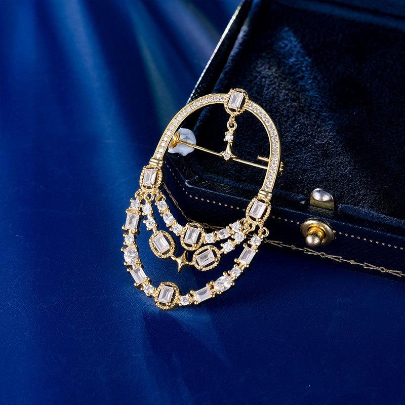 Новий стиль повернення в стилі ретро, порожниста зірка, повна діамантова брошка, дизайн ніші, висококласний корсаж, антисвітла шпилька золотий
Новий стиль повернення в стилі ретро, порожниста зірка, повна діамантова брошка, дизайн ніші, висококласний корсаж, антисвітла шпилька золотий