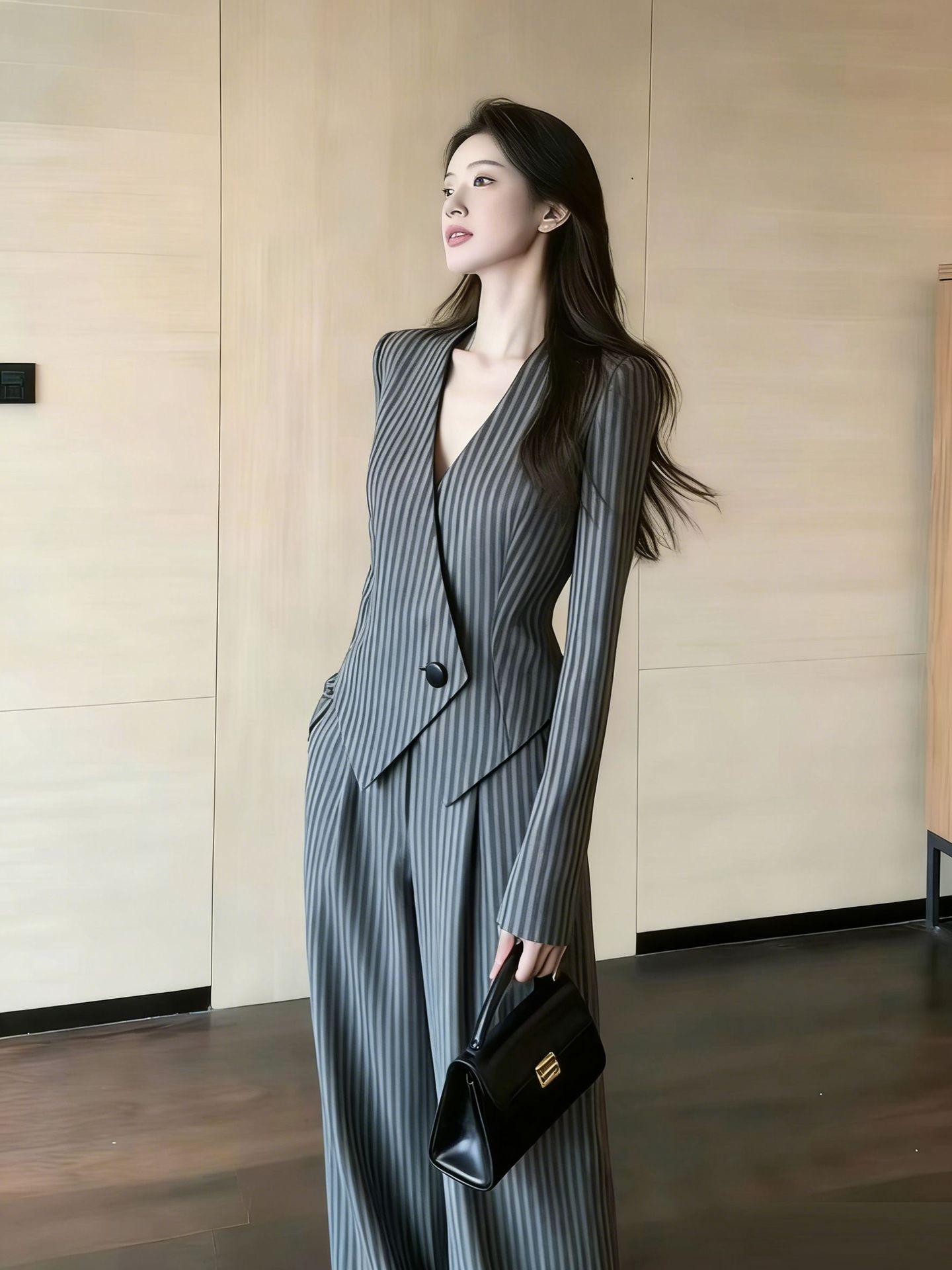 Available: Spring/Autumn Striped Suit & Wide-Leg Pants Set for Women - Plus Size, Elegant Two-Piece Set 4XL
Available: Spring/Autumn Striped Suit & Wide-Leg Pants Set for Women - Plus Size, Elegant Two-Piece Set 4XL