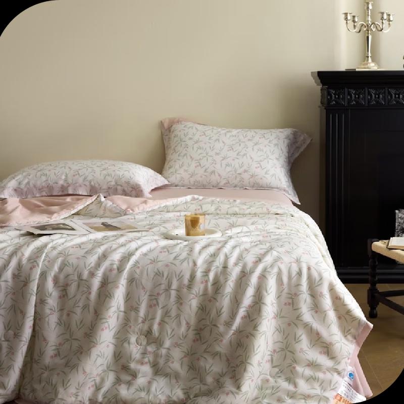 Graceful Printed All-Season Quilt
Graceful Printed All-Season Quilt