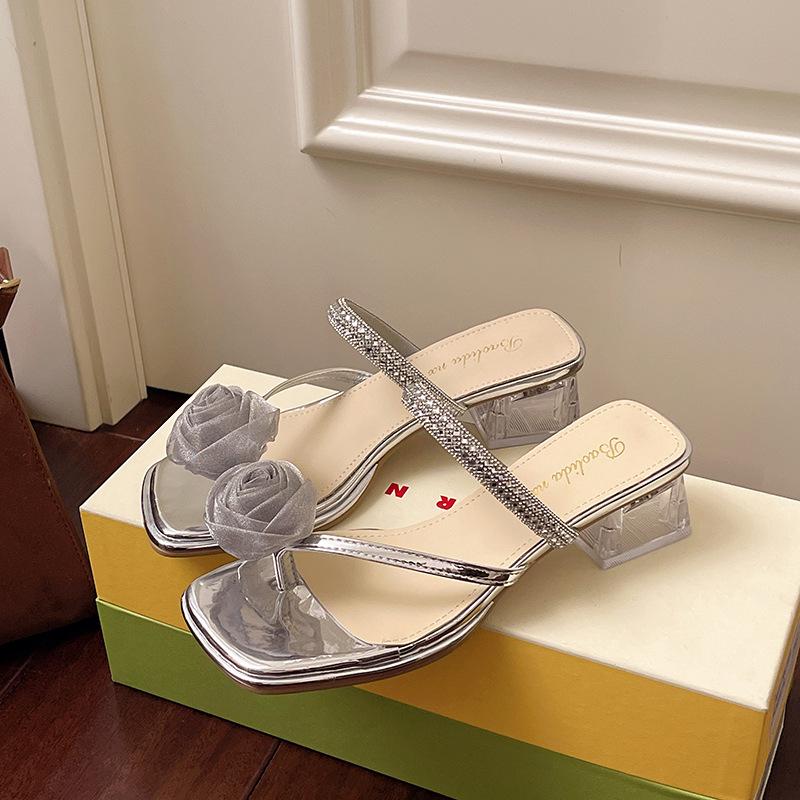 Fashion Hot Selling Summer 2025 Floral Design Women s Slippers with Diamond Strap Toe Thick Heel Fairy Tale Shoe for Skirts Rubber Sole 35
Fashion Hot Selling Summer 2025 Floral Design Women s Slippers with Diamond Strap Toe Thick Heel Fairy Tale Shoe for Skirts Rubber Sole 35