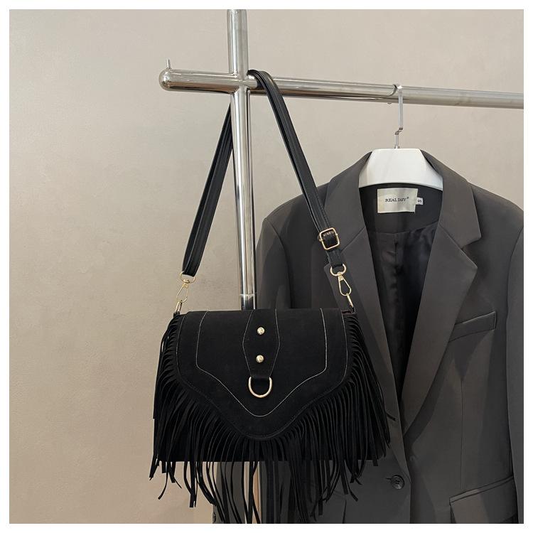 2026 Vintage Style Women Saddle Bag Fringe & Matte Texture Casual Shoulder Crossbody Bag чёрный
2026 Vintage Style Women Saddle Bag Fringe & Matte Texture Casual Shoulder Crossbody Bag чёрный