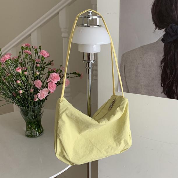 Portable Nyl Women s Simple Shoulder Bags Solid Color Design Ladies Hobos Purse Handbags Fashi Zipper Female Underarm Bag жовтий
Portable Nyl Women s Simple Shoulder Bags Solid Color Design Ladies Hobos Purse Handbags Fashi Zipper Female Underarm Bag жовтий