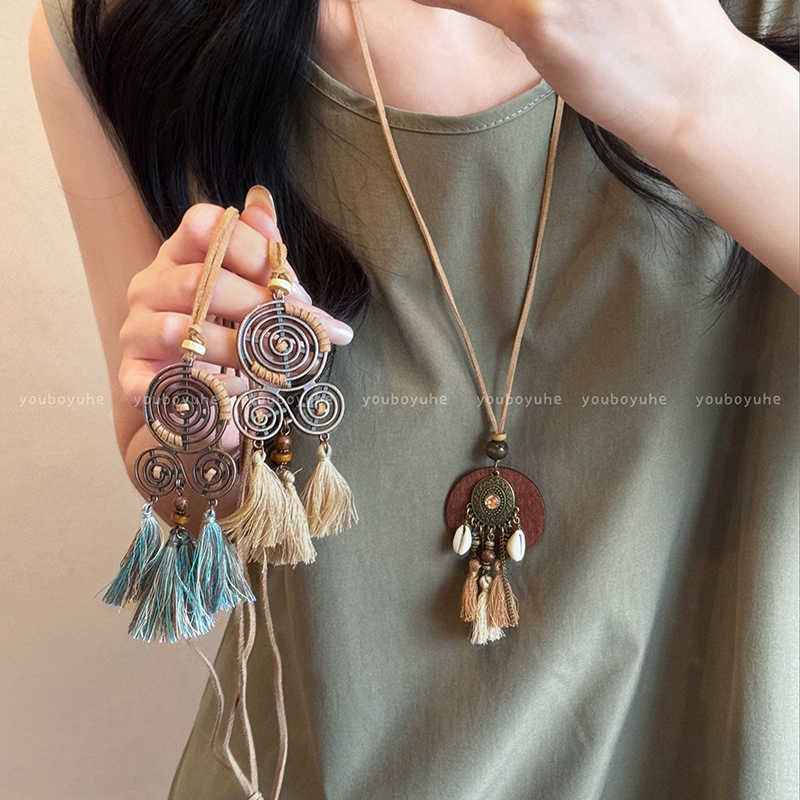 Leather round fringed pendant necklace retro ethnic temperament collarbone chain niche versatile fashion jewelry
Leather round fringed pendant necklace retro ethnic temperament collarbone chain niche versatile fashion jewelry