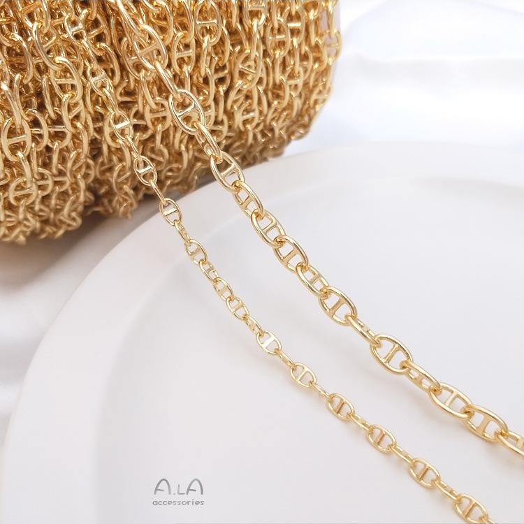 14K Gold-Filled Figaro Chain with Double-Hole Pig Nose for DIY Jewelry Accessories 4.5x2.5mm 14K Gold 1 Meter
14K Gold-Filled Figaro Chain with Double-Hole Pig Nose for DIY Jewelry Accessories 4.5x2.5mm 14K Gold 1 Meter