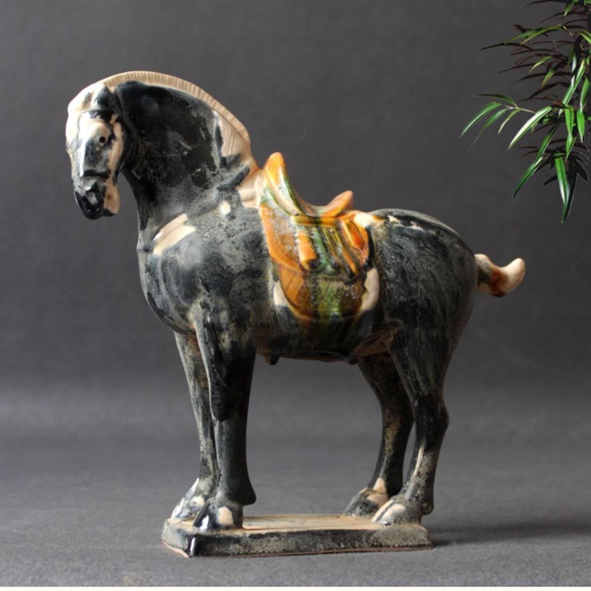 Tang Tri-color Glaze Ceramic Horse Statue, Large Antique Six Steeds Art Craft for Home Decor, Classic Chinese Artwork Collection чорний
Tang Tri-color Glaze Ceramic Horse Statue, Large Antique Six Steeds Art Craft for Home Decor, Classic Chinese Artwork Collection чорний
