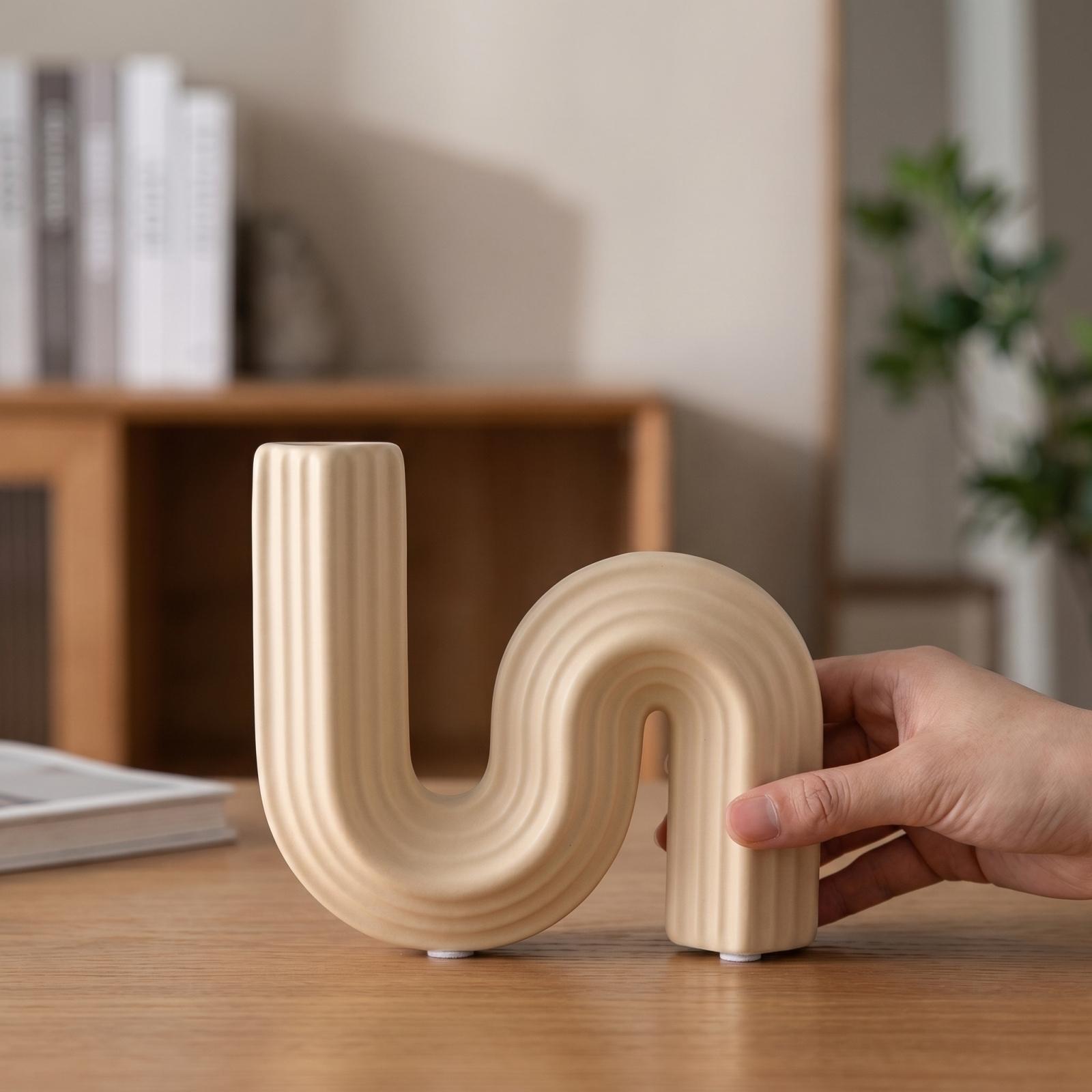 Creative Curved Vase Tabletop Decorative Sculpture Modern Abstract Ceramic Flower Vase for Home Office Desk Accent Piece one size бежевий
Creative Curved Vase Tabletop Decorative Sculpture Modern Abstract Ceramic Flower Vase for Home Office Desk Accent Piece one size бежевий