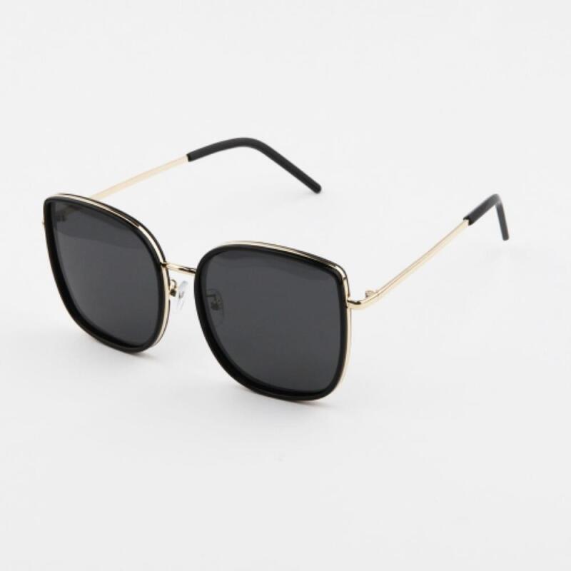 Unisex Summer Travel Look Oversized Sunglasses G1359_Beige
Unisex Summer Travel Look Oversized Sunglasses G1359_Beige