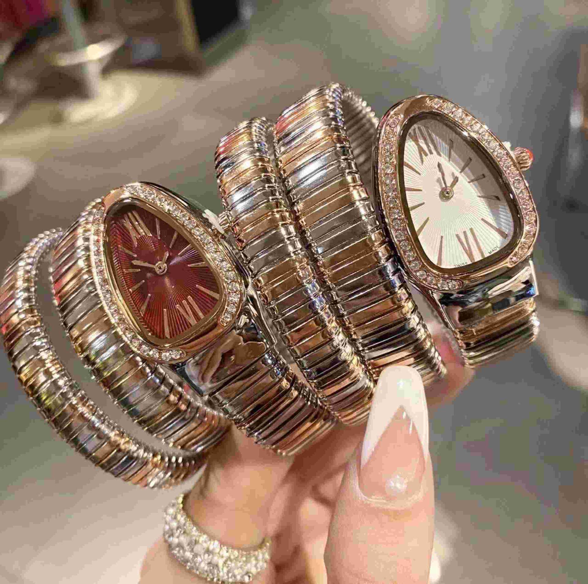 Daniloo Fashion Diamond-Set Women s Quartz Watch - Serpentine Bangle, Light Luxury Steel Band, Ideal for E-commerce Live Streaming червоний/золотий
Daniloo Fashion Diamond-Set Women s Quartz Watch - Serpentine Bangle, Light Luxury Steel Band, Ideal for E-commerce Live Streaming червоний/золотий