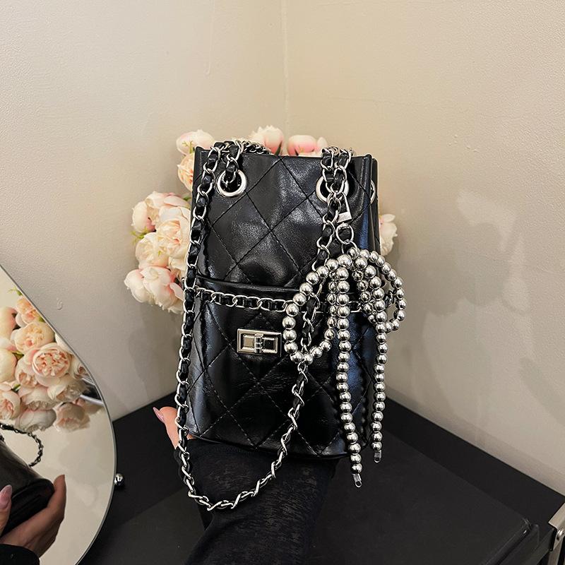 Rhombus embroidery thread small bag women s new versatile chain messenger bag summer bucket bag
Rhombus embroidery thread small bag women s new versatile chain messenger bag summer bucket bag