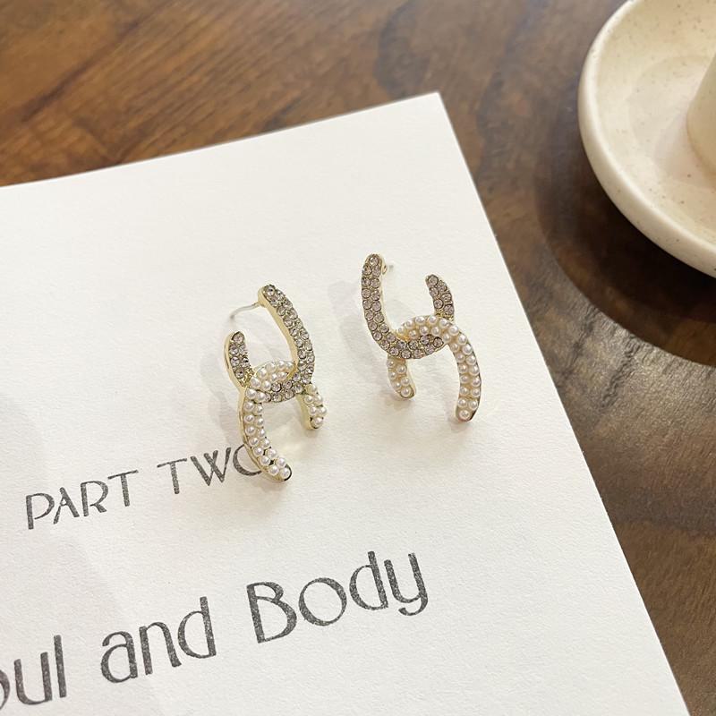 Сережки з перлами 2025: Нові улюблені знаменитості в Інтернеті в корейському стилі Chanel style C-shaped
Сережки з перлами 2025: Нові улюблені знаменитості в Інтернеті в корейському стилі Chanel style C-shaped