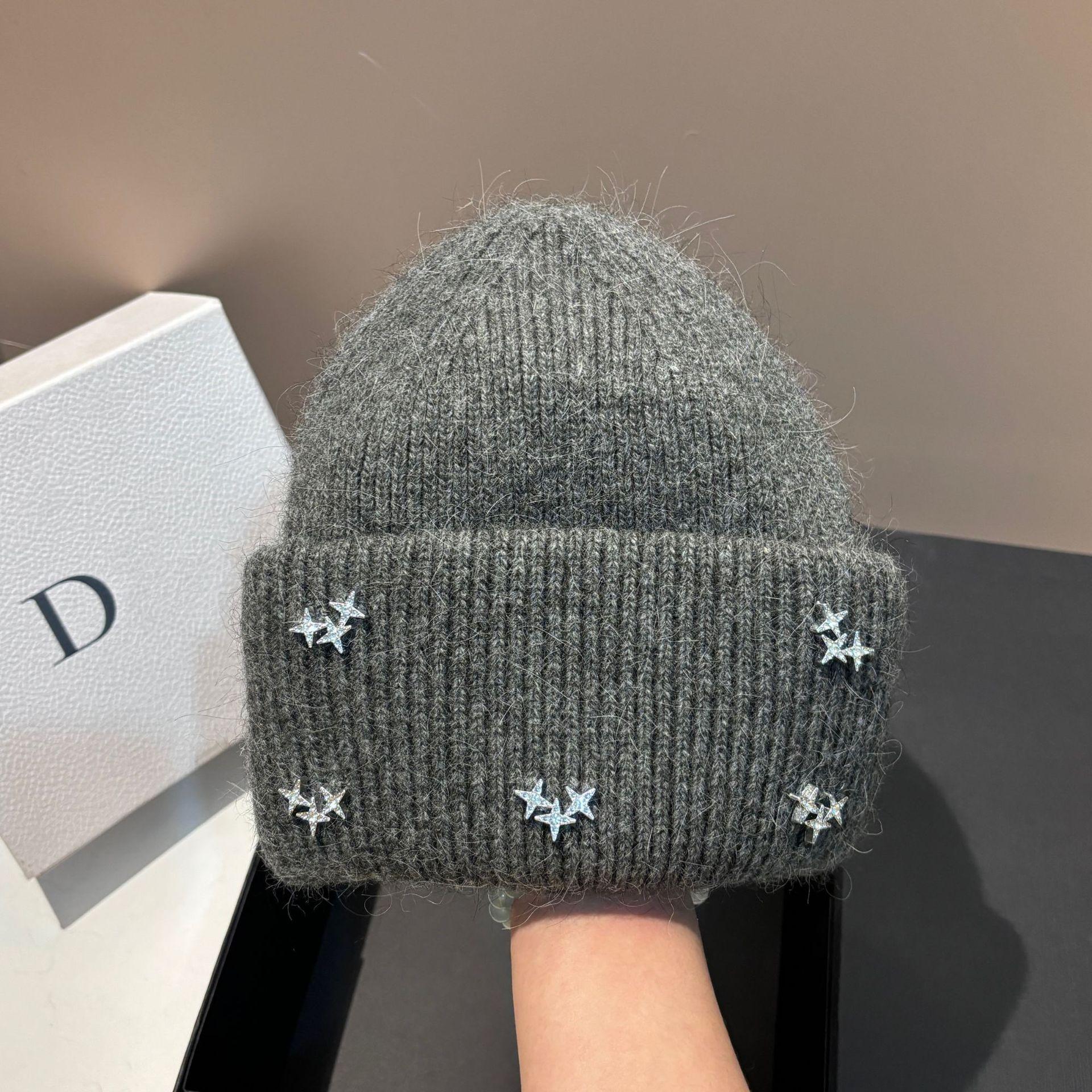 Solid Color Real Rabbit Fur Beanies Winter Hats for Woman Luxury Rhinestones Letter Knit Bonnet Lady Autumn Winter Warm Skullies
Solid Color Real Rabbit Fur Beanies Winter Hats for Woman Luxury Rhinestones Letter Knit Bonnet Lady Autumn Winter Warm Skullies